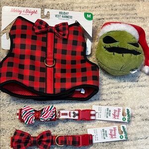 Bundle for medium dog: harness, two collars, squeaker toy